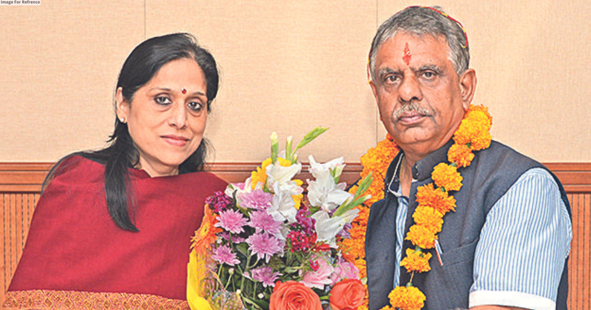Gajendra Singh assumes charge as Health minister